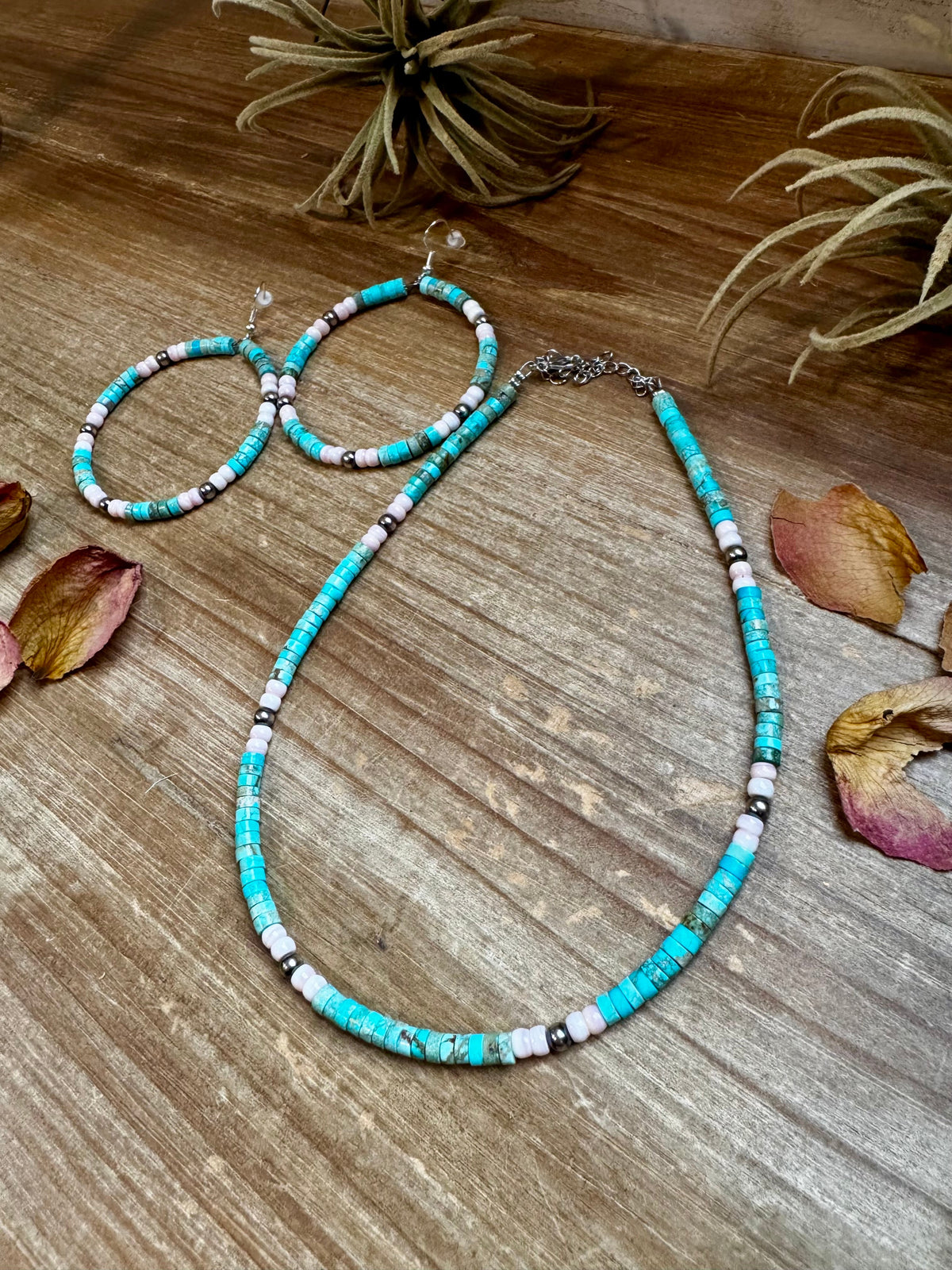 Turquoise Variscite & Pink Conch Hoop Earrings –  Exclusive Bijoux FAB Design