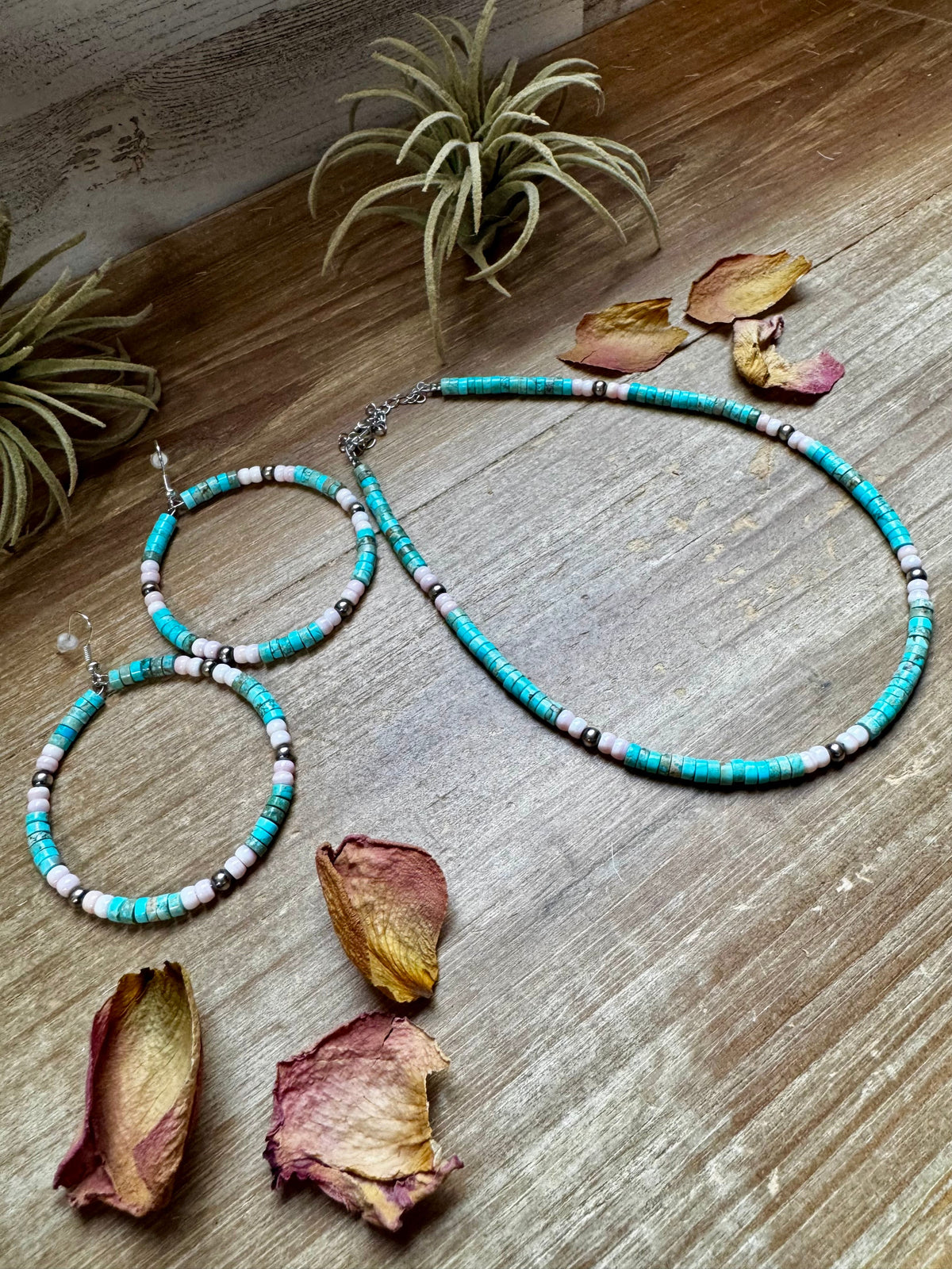Turquoise Variscite & Pink Conch Hoop Earrings –  Exclusive Bijoux FAB Design