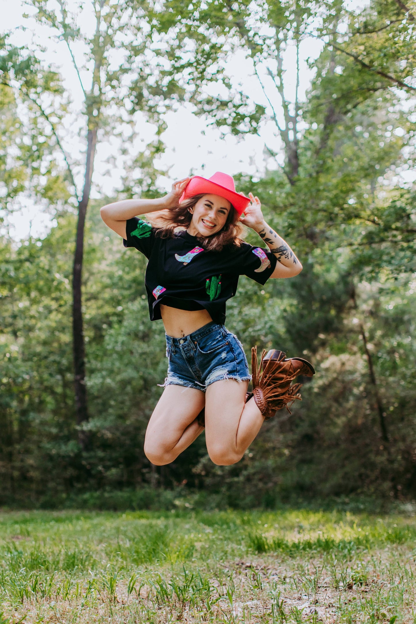 MK486 Cactus Boots sequins Embroidery Crop Tee